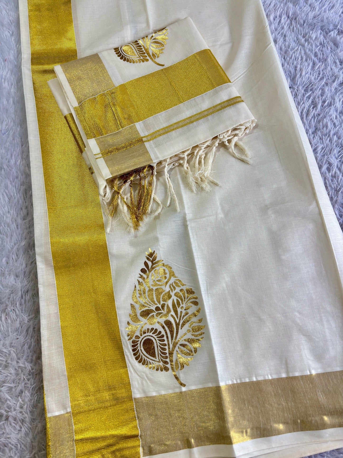 Golden Foil Kasav Set Mundu